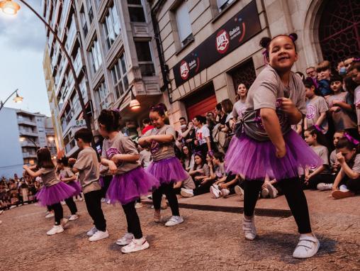 Escola de danza cuatro pasos actuación Shopping night 2022